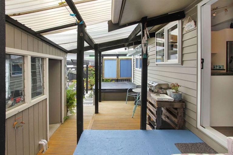 Photo of property in 92 Wharf Road, Clarks Beach, Pukekohe, 2679