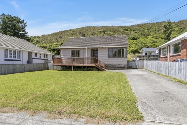 Photo of property in 196 Waddington Drive, Naenae, Lower Hutt, 5011