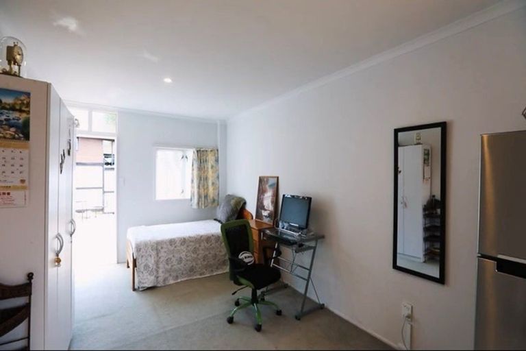 Photo of property in 1/24 Curacao Place, Half Moon Bay, Auckland, 2012