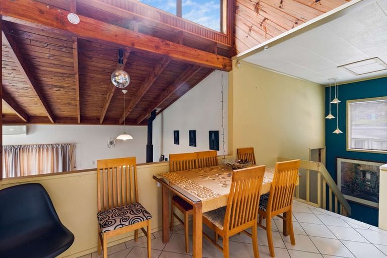 Photo of property in 60 Sunnyside Road, Sunnyvale, Auckland, 0612