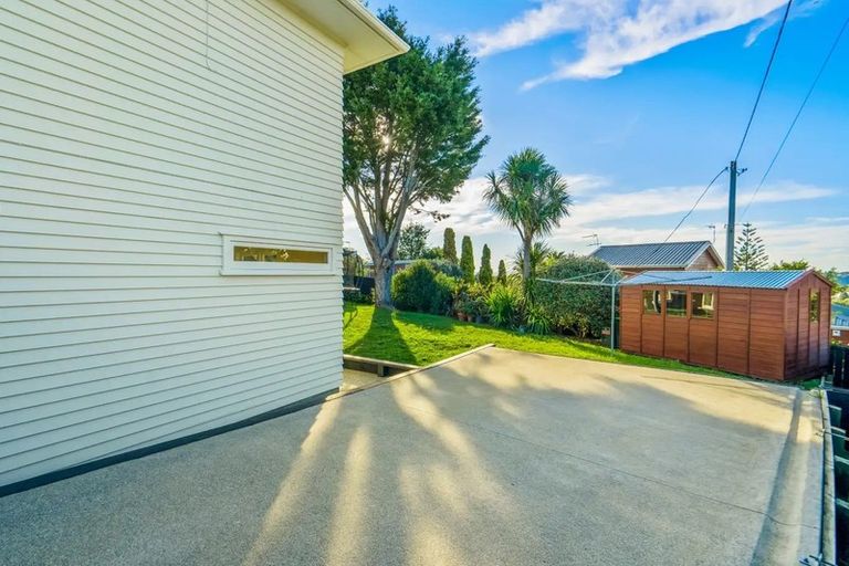 Photo of property in 1/35 Rangatira Road, Beach Haven, Auckland, 0626