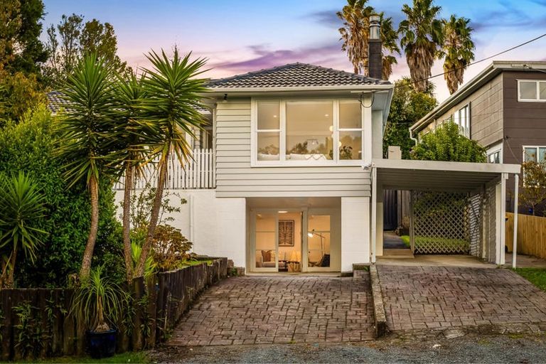 Photo of property in 1 Sussex Terrace, Riverhead, 0820