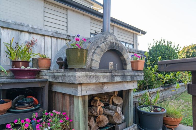 Photo of property in 15 Martin Place, Cooks Beach, Whitianga, 3591