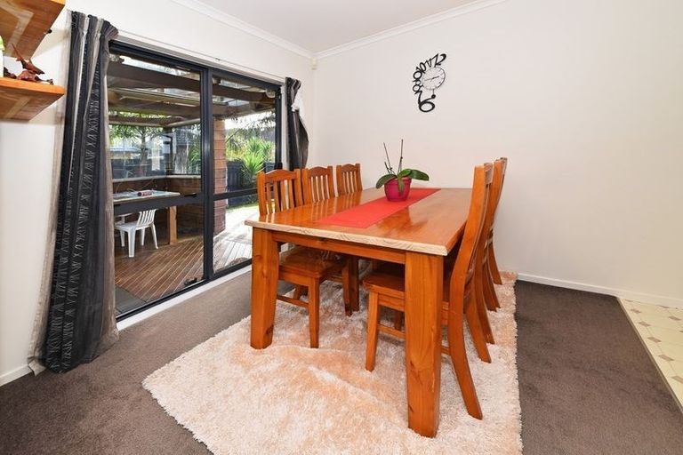 Photo of property in 33 Pitt Avenue, Clendon Park, Auckland, 2103