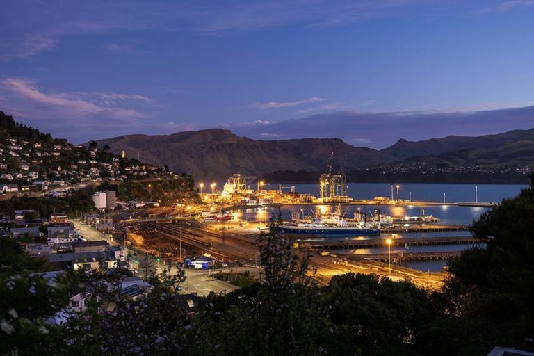 Photo of property in 12 Ticehurst Road, Lyttelton, 8082