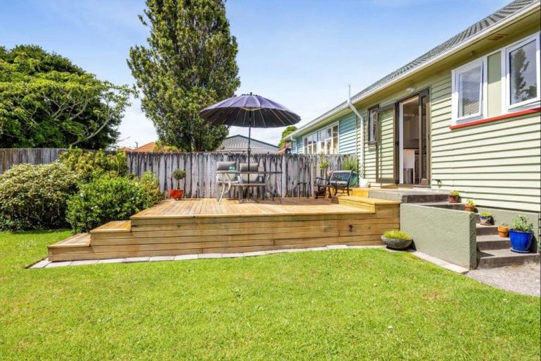 Photo of property in 14 Plympton Street, Brooklands, New Plymouth, 4310