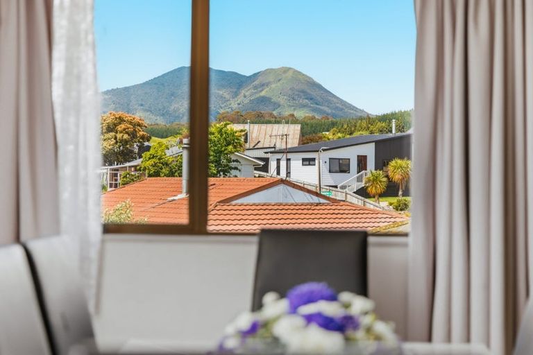 Photo of property in 2 Kempton Place, Richmond Heights, Taupo, 3330