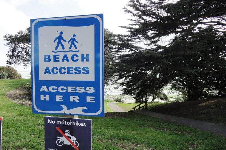 Photo of property in 11 Gibbons Road, Weymouth, Auckland, 2103