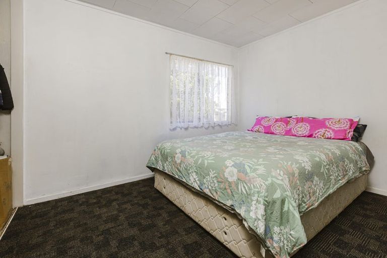 Photo of property in 1/22 Barneys Farm Road, Clendon Park, Auckland, 2103