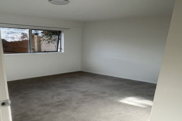 Photo of property in 1/36 Saddleback Rise, Murrays Bay, Auckland, 0630