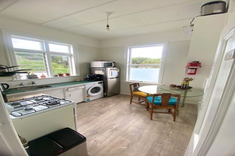 Photo of property in 16 Glendavar Street, Berhampore, Wellington, 6023