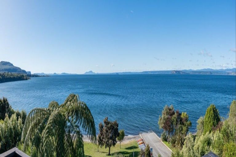 Photo of property in 21 Waiparemo Crescent, Pukawa Bay, Turangi, 3381