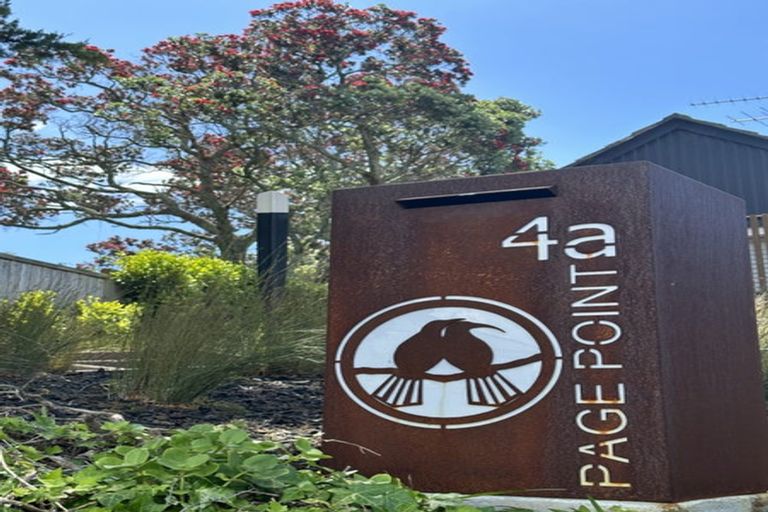 Photo of property in 4a Page Point, Mellons Bay, Auckland, 2014