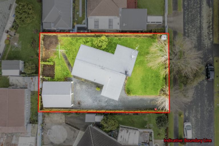 Photo of property in 13 Helms Place, Manurewa, Auckland, 2102