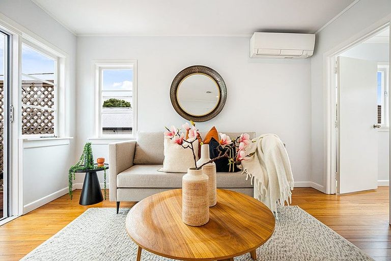 Photo of property in 10 West Lynn Road, Titirangi, Auckland, 0604