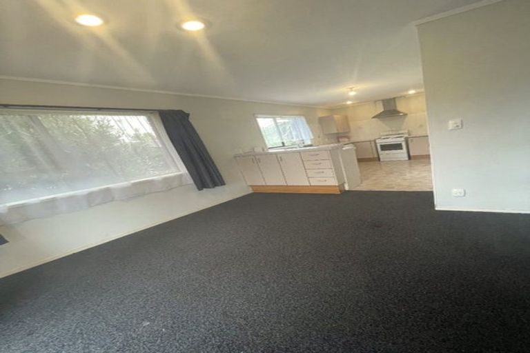 Photo of property in 35 Kirby Street, Glendene, Auckland, 0602