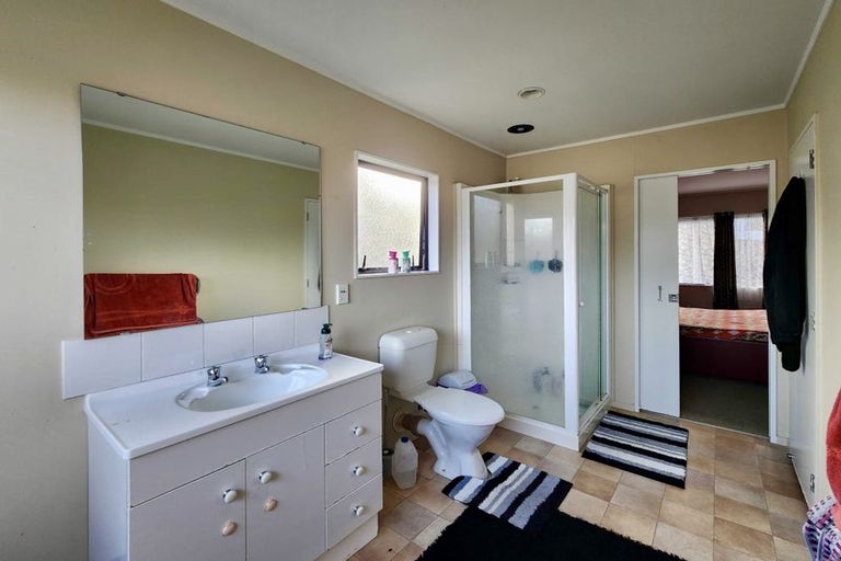 Photo of property in 9 Killygordon Place, Massey, Auckland, 0614