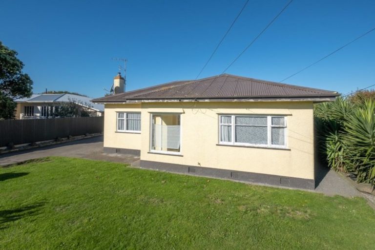 Photo of property in 2 Collins Street, Hawera, 4610