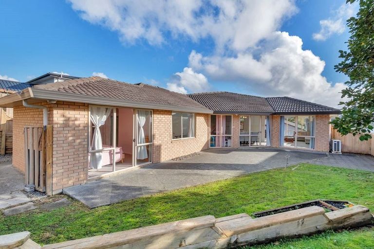 Photo of property in 20 View Ridge Drive, Ranui, Auckland, 0612