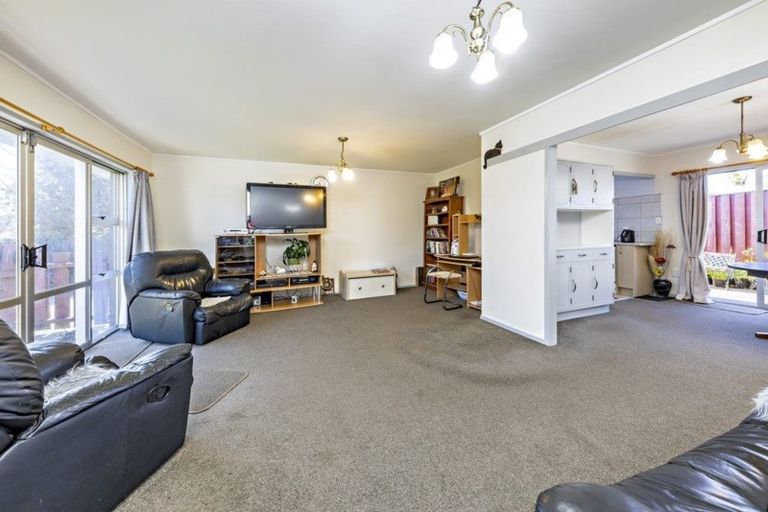 Photo of property in 2/8 Parera Place, Papatoetoe, Auckland, 2025