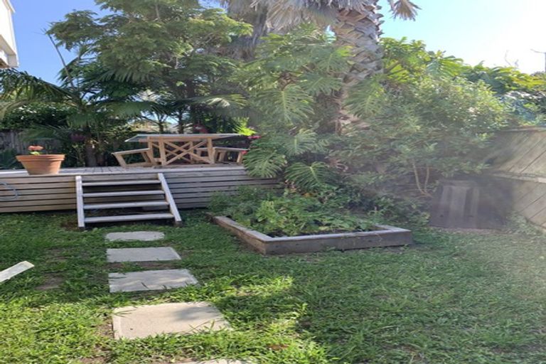 Photo of property in 2/14 Finchley Road, Torbay, Auckland, 0630