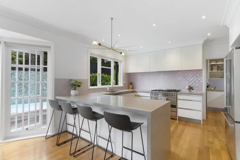 Photo of property in 16 Fenton Terrace, Cockle Bay, Auckland, 2014