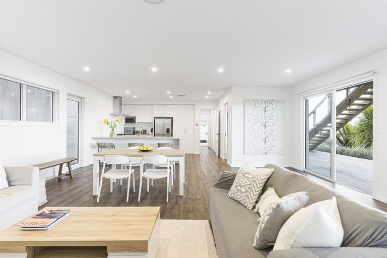 Photo of property in 369 Clifton Road, Whitford, Howick, 2571