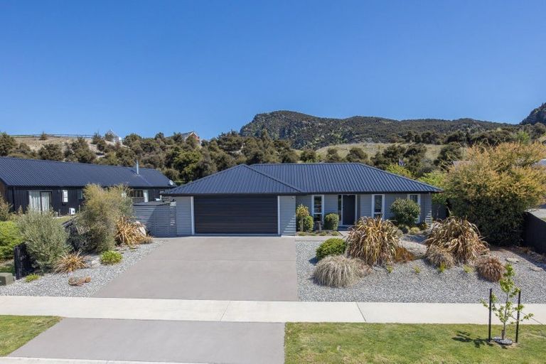 Photo of property in 43 Kingfisher Crescent, Albert Town, Wanaka, 9305