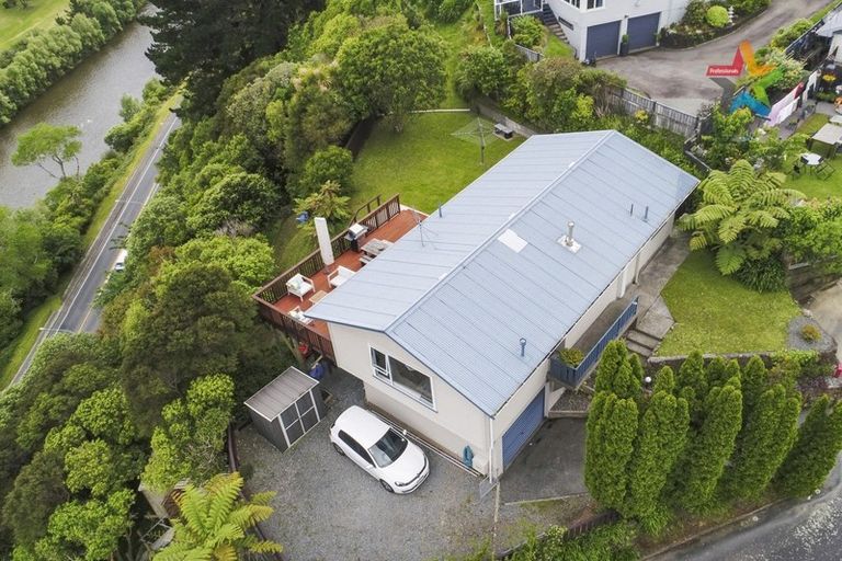 Photo of property in 17 Kingsley Street, Stokes Valley, Lower Hutt, 5019