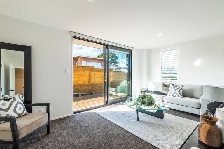 Photo of property in 11c Montgomery Avenue, Rothesay Bay, Auckland, 0630