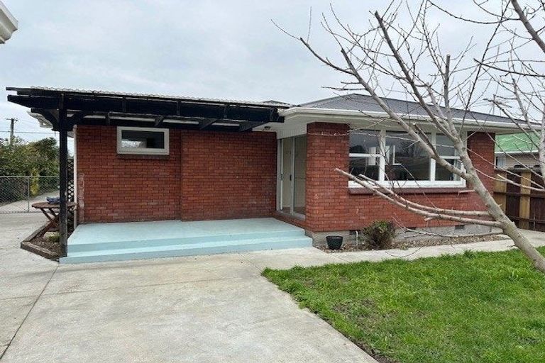 Photo of property in 90 Frensham Crescent, Woolston, Christchurch, 8062