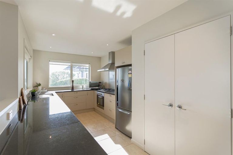 Photo of property in 19 The Brae, Mount Pleasant, Christchurch, 8081