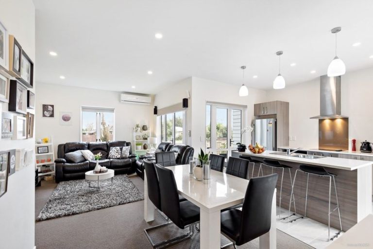 Photo of property in 77 Grove Road, Papakura, 2110