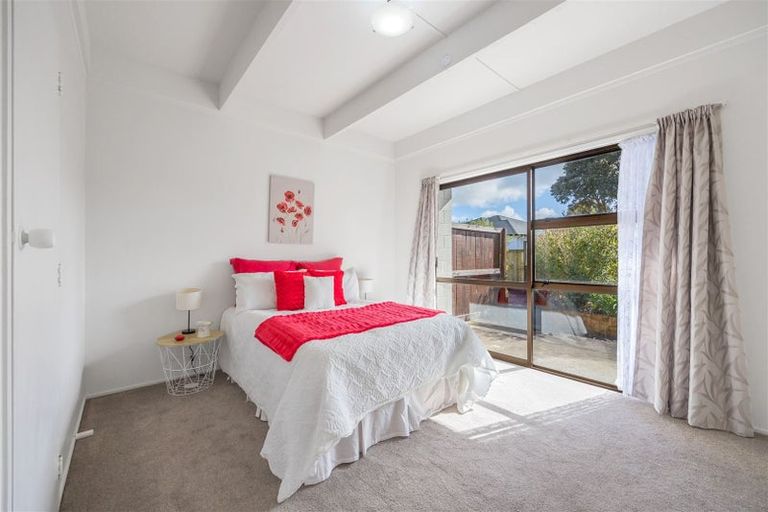 Photo of property in 2/39 Rathgar Road, Henderson, Auckland, 0610