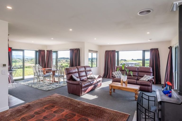 Photo of property in 100 Harakeke Road, Te Horo, Otaki, 5581