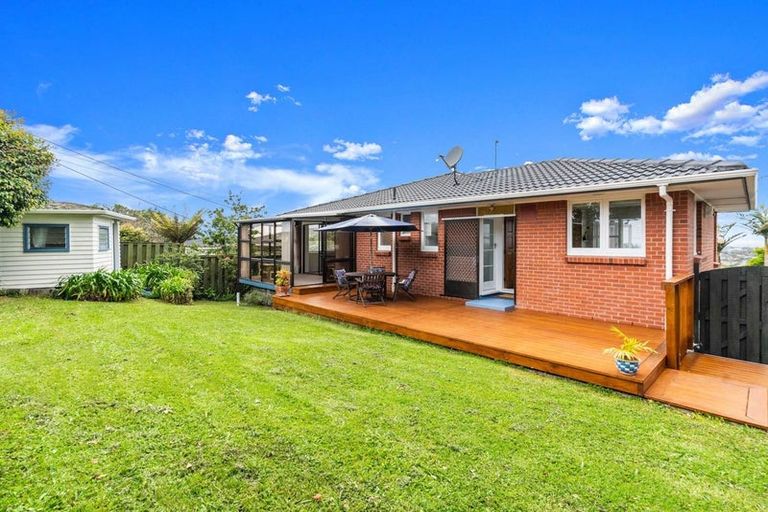 Photo of property in 2 Sycamore Drive, Sunnynook, Auckland, 0620