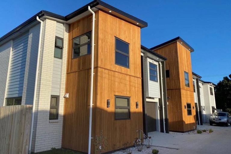 Photo of property in 79c Russell Road, Manurewa, Auckland, 2102