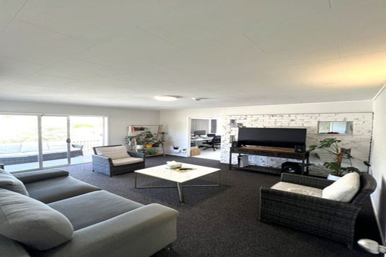 Photo of property in 1/14 Waari Avenue, Sunnyvale, Auckland, 0612
