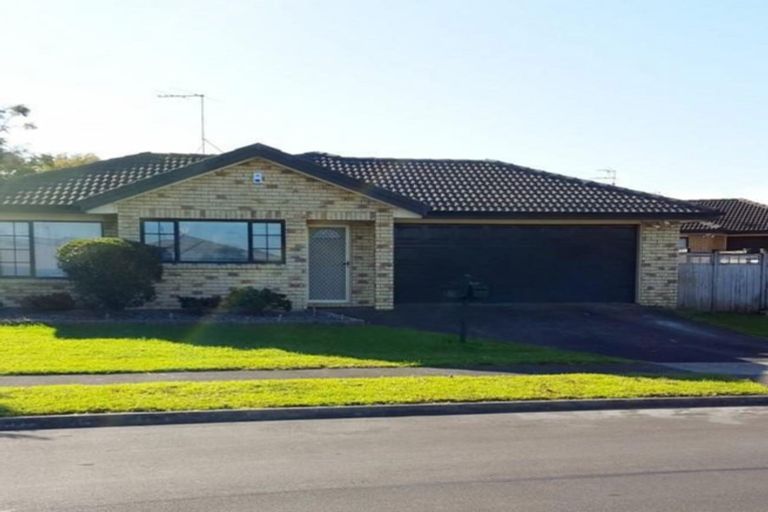 Photo of property in 11 Sandwick Drive, Weymouth, Auckland, 2103