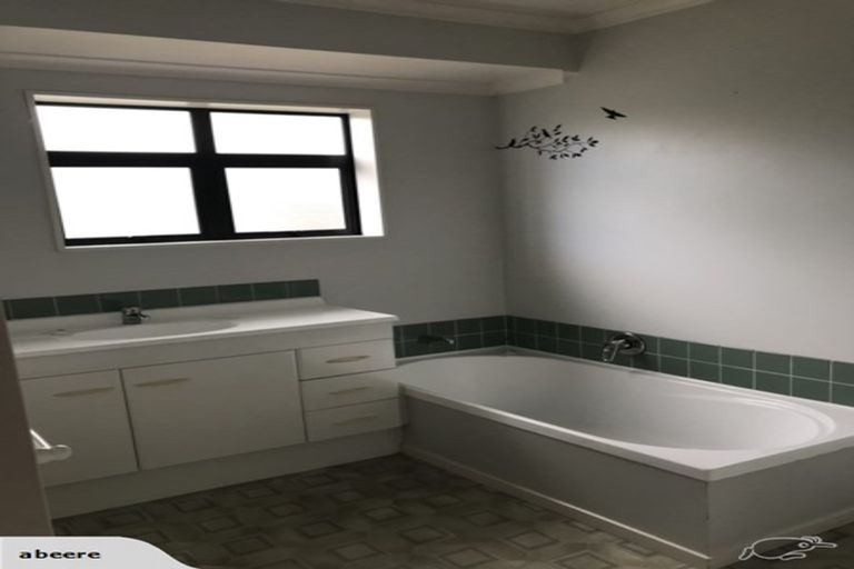 Photo of property in 26 Mangakoea Place, St Andrews, Hamilton, 3200