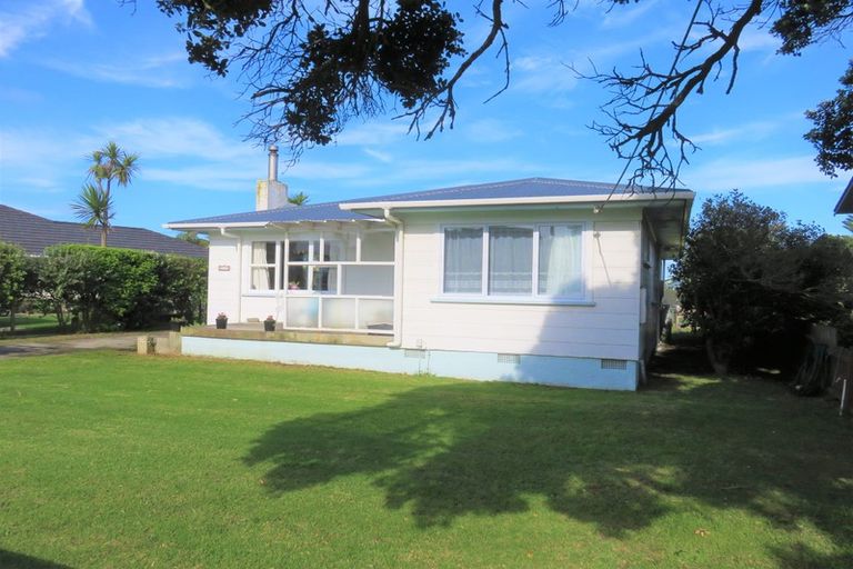 Photo of property in 30 Sea View Road, Baylys Beach, Dargaville, 0377