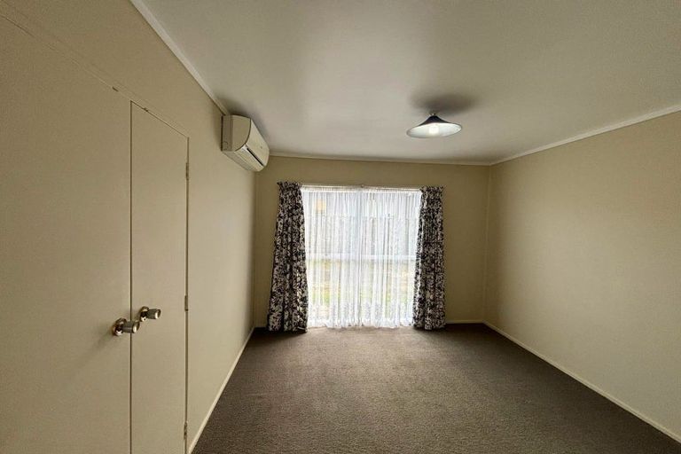 Photo of property in 52 Kurnell Drive, Botany Downs, Auckland, 2010