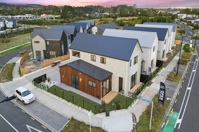 Photo of property in 77a Schoolside Road, Kumeu, 0810