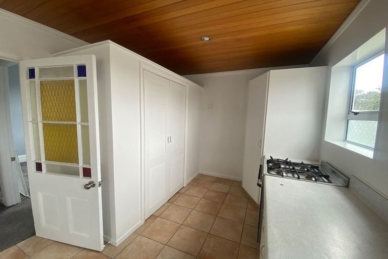 Photo of property in 2/8 Clare Place, Glenfield, Auckland, 0629