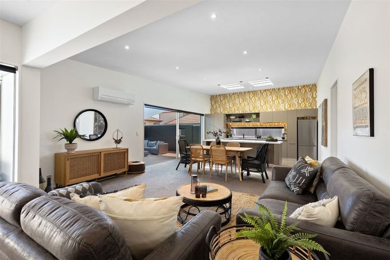 Photo of property in 11 Linkwater Way, Parklands, Christchurch, 8083