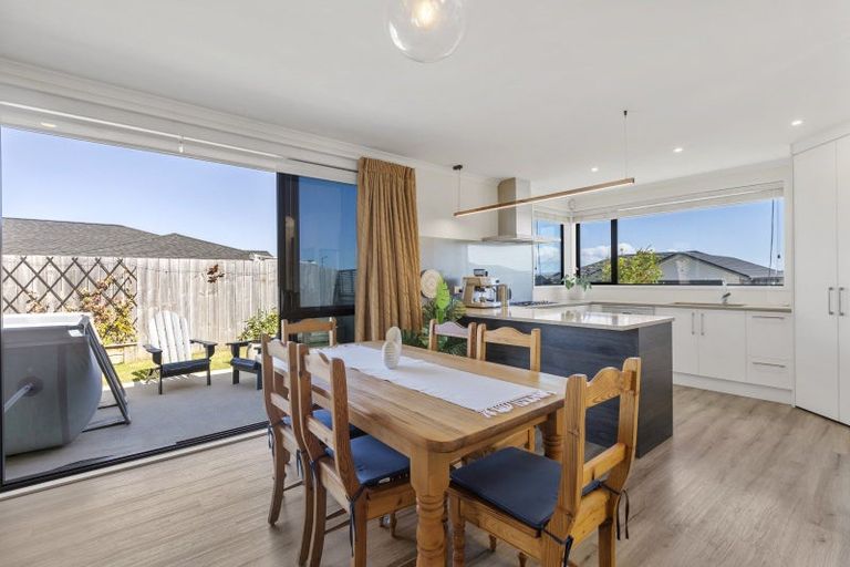 Photo of property in 6 Opouatu Avenue, Glenbrook, Waiuku, 2681