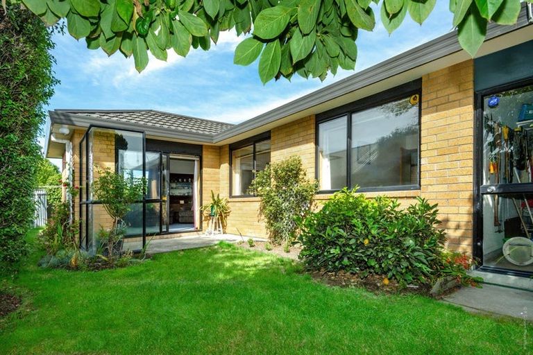 Photo of property in 2/25 Aberfoyle Place, Parklands, Christchurch, 8083
