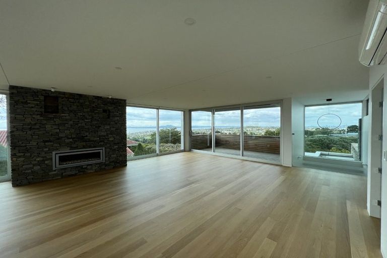 Photo of property in 451 East Coast Road, Murrays Bay, Auckland, 0630