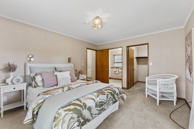 Photo of property in 3 Dresdan Court, Hokowhitu, Palmerston North, 4410