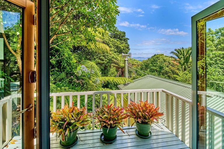 Photo of property in 15 Whiorau Grove, Lowry Bay, Lower Hutt, 5013